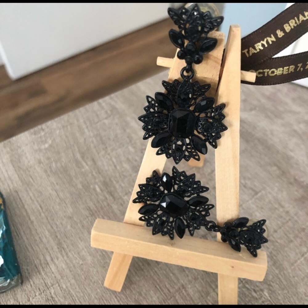 Dangle lace like earrings